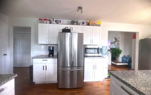 235 Penbrooke Close Se, Calgary, AB 