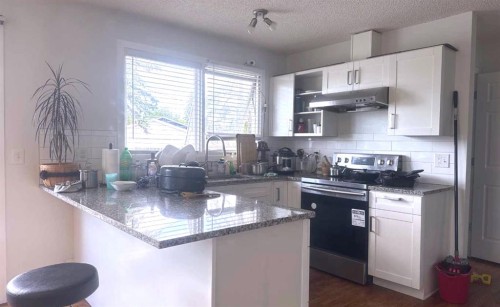 235 Penbrooke Close Se, Calgary, AB 