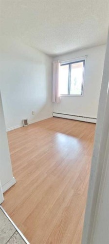 302-1900 25A Street Sw, Calgary, AB 