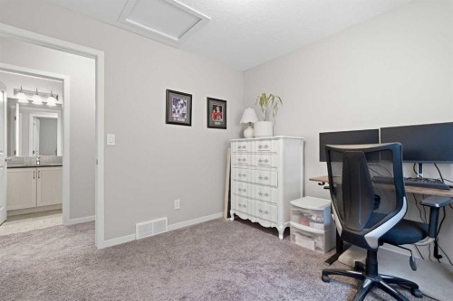 15 Cranbrook Terrace Se, Calgary, AB 