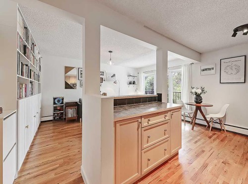 305-112 23 Avenue Sw, Calgary, AB - Indoor Photo Showing Other Room