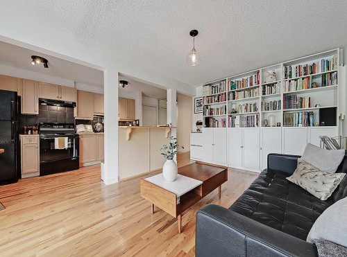 305-112 23 Avenue Sw, Calgary, AB - Indoor Photo Showing Other Room