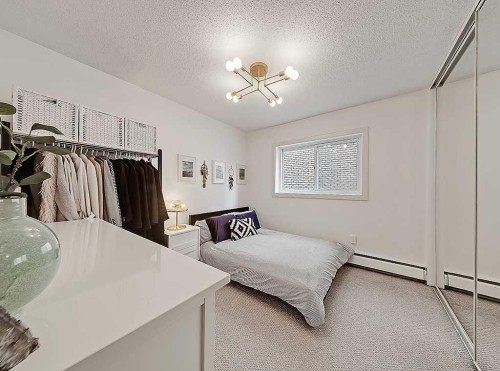 305-112 23 Avenue Sw, Calgary, AB - Indoor Photo Showing Bedroom