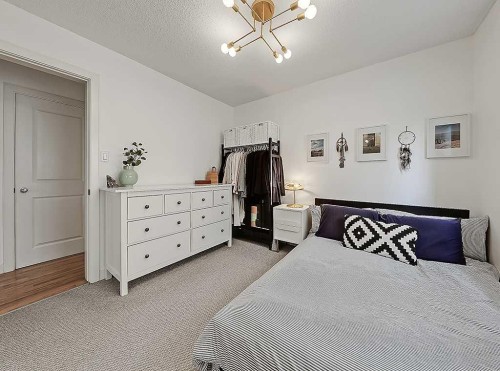 305-112 23 Avenue Sw, Calgary, AB - Indoor Photo Showing Bedroom