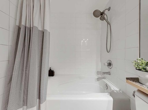 305-112 23 Avenue Sw, Calgary, AB - Indoor Photo Showing Bathroom
