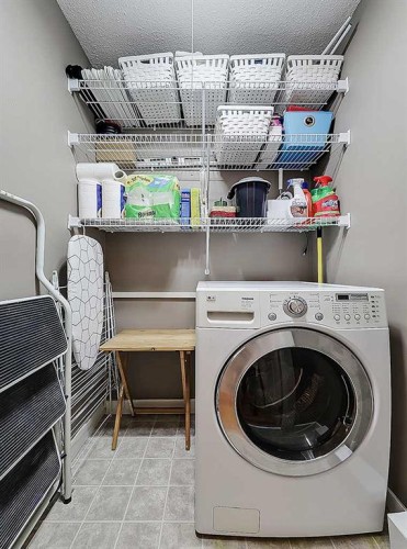 305-112 23 Avenue Sw, Calgary, AB - Indoor Photo Showing Laundry Room