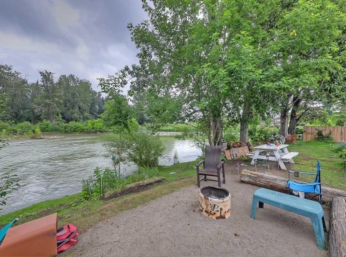 305-112 23 Avenue Sw, Calgary, AB - Outdoor With Body Of Water