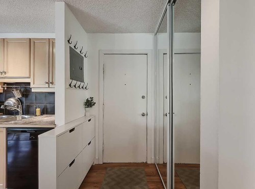 305-112 23 Avenue Sw, Calgary, AB - Indoor Photo Showing Other Room