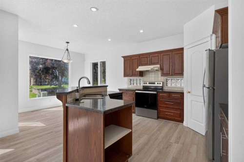 78 Hamptons Circle Nw, Calgary, AB - Indoor Photo Showing Kitchen With Stainless Steel Kitchen