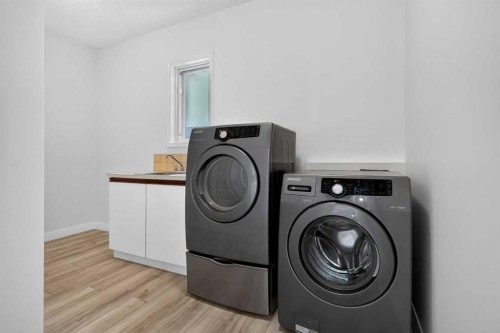 78 Hamptons Circle Nw, Calgary, AB - Indoor Photo Showing Laundry Room