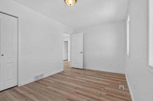 78 Hamptons Circle Nw, Calgary, AB - Indoor Photo Showing Other Room