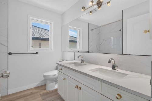 78 Hamptons Circle Nw, Calgary, AB - Indoor Photo Showing Bathroom