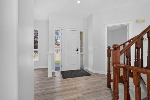 78 Hamptons Circle Nw, Calgary, AB - Indoor Photo Showing Other Room