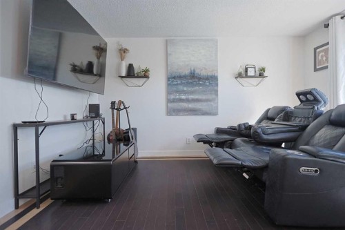 205-310 Falconridge Crescent Ne, Calgary, AB - Indoor Photo Showing Other Room