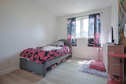 205-310 Falconridge Crescent Ne, Calgary, AB - Indoor Photo Showing Bedroom