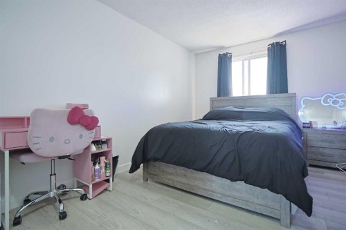 205-310 Falconridge Crescent Ne, Calgary, AB - Indoor Photo Showing Bedroom