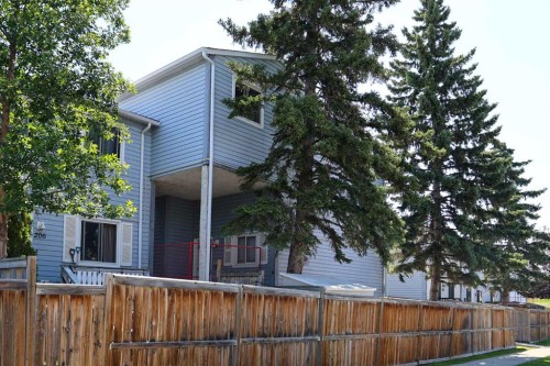 205-310 Falconridge Crescent Ne, Calgary, AB - Outdoor