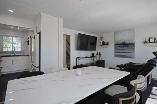 205-310 Falconridge Crescent Ne, Calgary, AB - Indoor