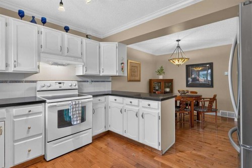 12-140 Point Drive Nw, Calgary, AB - Indoor Photo Showing Kitchen