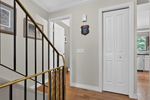 12-140 Point Drive Nw, Calgary, AB - Indoor Photo Showing Other Room
