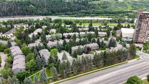 12-140 Point Drive Nw, Calgary, AB - Outdoor