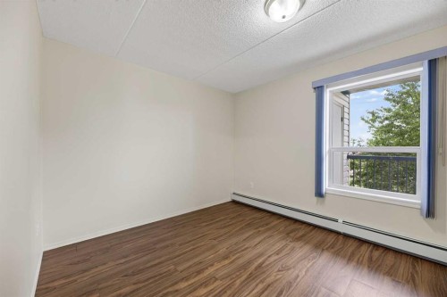 210-4514 54 Avenue, Olds, AB - Indoor Photo Showing Other Room