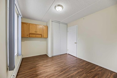 210-4514 54 Avenue, Olds, AB - Indoor Photo Showing Other Room