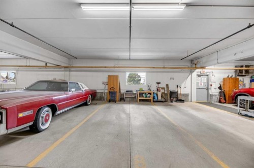 210-4514 54 Avenue, Olds, AB - Indoor Photo Showing Garage