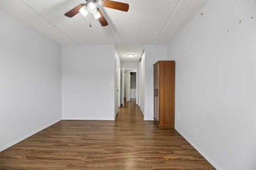 210-4514 54 Avenue, Olds, AB - Indoor Photo Showing Other Room