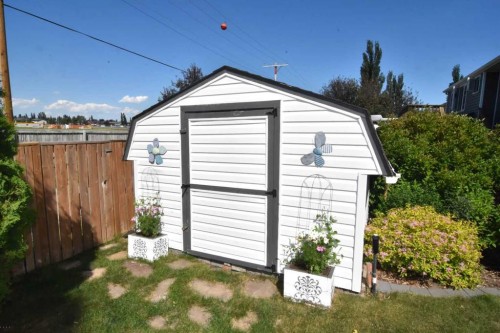 254 Maple Grove Crescent, Strathmore, AB 
