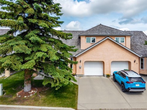 7-26 Quigley Drive  Cochrane, AB T4C 1M2