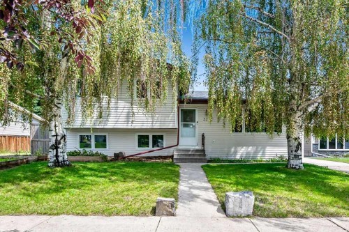 22 Robinson Drive  Okotoks, AB T1S 1C4