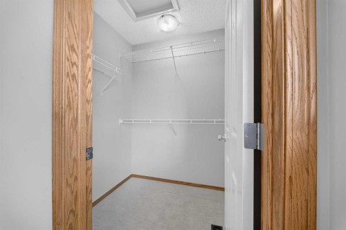 744 Luxstone Landing Sw, Airdrie, AB - Indoor