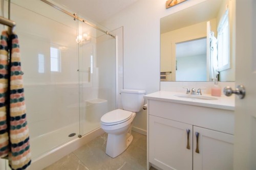 61-1407 3 Street Se, High River, AB - Indoor Photo Showing Bathroom