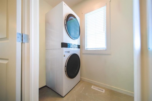 61-1407 3 Street Se, High River, AB - Indoor Photo Showing Laundry Room