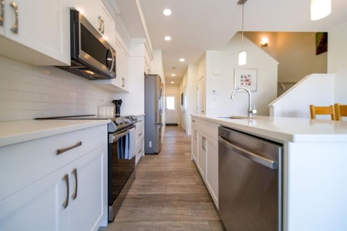 61-1407 3 Street Se, High River, AB - Indoor Photo Showing Kitchen With Upgraded Kitchen