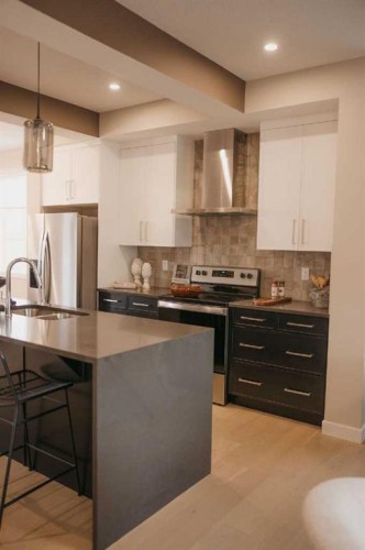 282 Southbow Avenue, Cochrane, AB - Indoor Photo Showing Kitchen With Upgraded Kitchen