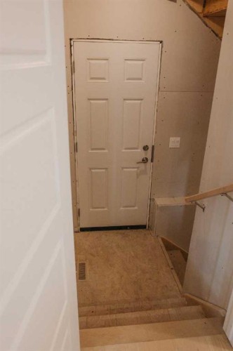 282 Southbow Avenue, Cochrane, AB - Indoor Photo Showing Other Room