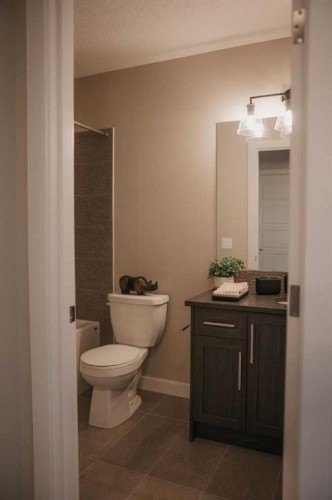 282 Southbow Avenue, Cochrane, AB - Indoor Photo Showing Bathroom