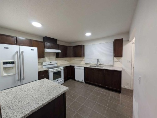 114 Castledale Way Ne, Calgary, AB 