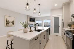 22 Edith Manor NW Calgary, AB T3R 1Y7