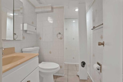 10315 8 Street Sw, Calgary, AB - Indoor Photo Showing Bathroom