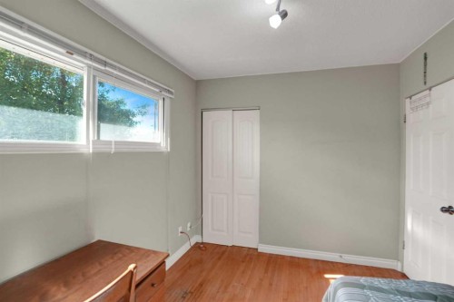 10315 8 Street Sw, Calgary, AB - Indoor