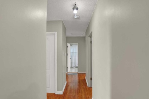 10315 8 Street Sw, Calgary, AB - Indoor Photo Showing Other Room