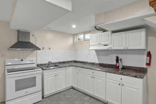 10315 8 Street Sw, Calgary, AB - Indoor Photo Showing Kitchen