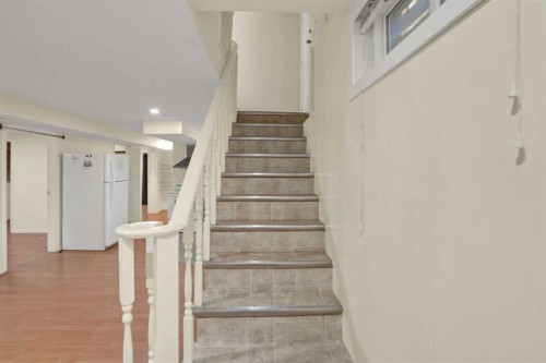 10315 8 Street Sw, Calgary, AB - Indoor Photo Showing Other Room
