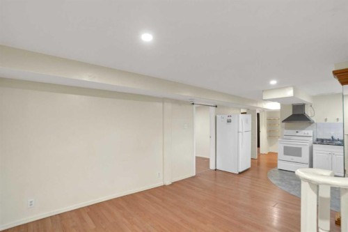 10315 8 Street Sw, Calgary, AB - Indoor