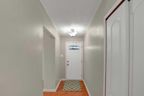 10315 8 Street Sw, Calgary, AB - Indoor Photo Showing Other Room