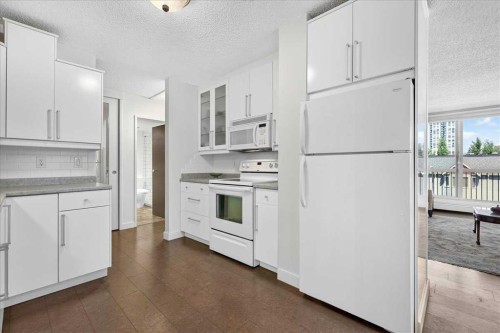 401-1107 15 Avenue Sw, Calgary, AB - Indoor Photo Showing Kitchen