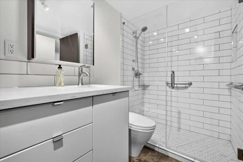 401-1107 15 Avenue Sw, Calgary, AB - Indoor Photo Showing Bathroom
